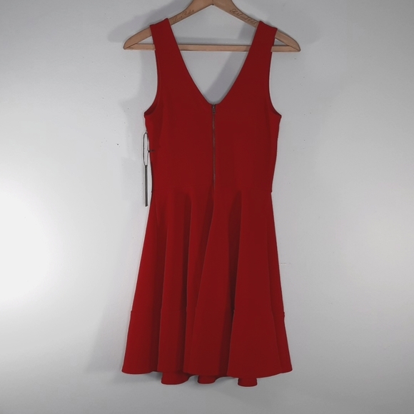 - NWT LULUS RED DRESS SZ M - Picture 5 of 10